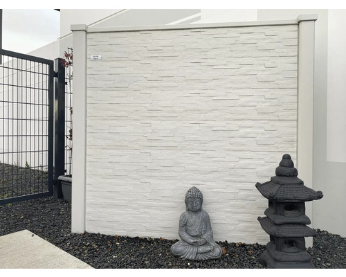 Clôture de protection visuelle aspect pierre, statue de Bouddha et lanterne japonaise en pierre