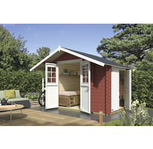 Abri de jardin avec portes doubles ouvertes, façade rouge et toit noir dans un jardin