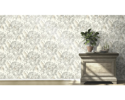 Papier peint clair avec motif végétal dans une pièce