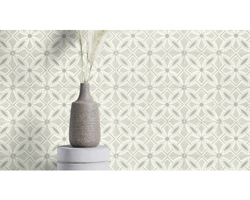 Mur de carreaux avec motif géométrique et vase avec décoration