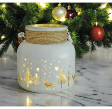 Lanterne décorative avec motif de Noël sous un sapin de Noël