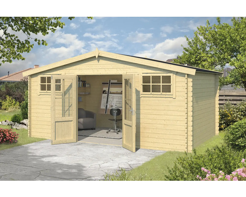 Maison de jardin en bois avec portes doubles ouvertes et fenêtres dans le jardin