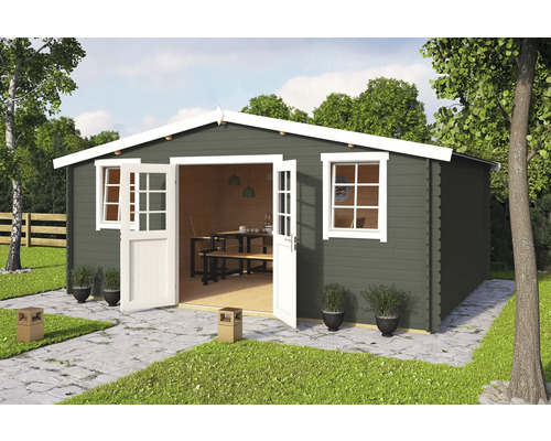 Abri de jardin avec portes ouvertes, fenêtres et aménagement paysager