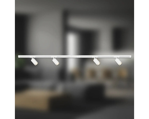 Deckenleuchte mit vier Strahlern auf einer Schiene