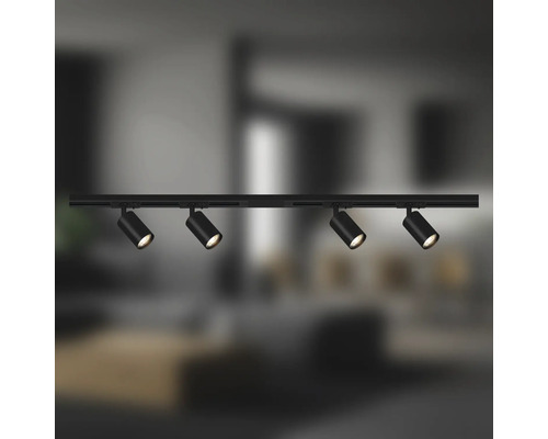 Schienensystem mit vier Strahlern zur Deckenmontage