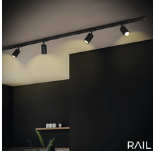 Deckenschiene mit mehreren Strahlern in einem Raum