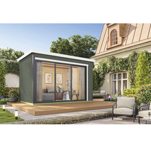 Maison de jardin moderne avec porte coulissante et terrasse dans le jardin.