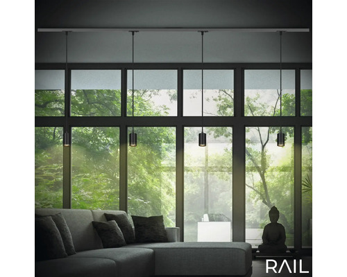 Wohnzimmer mit grauer Couch und Schienensystem-Leuchte