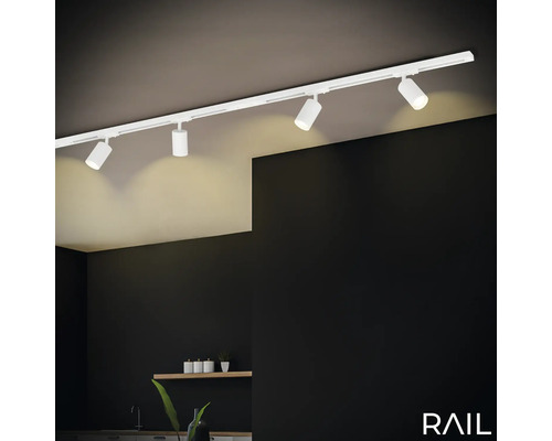 Deckenleuchte mit vier Strahlern an einer Schiene