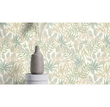 Dekorative Tapete mit Pflanzenmotiven im Wohnraum.