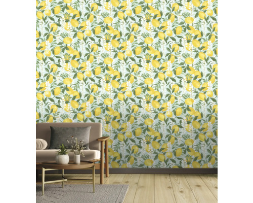 Salon avec un papier peint à motif de citron