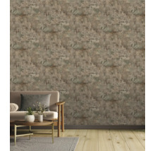 Salon avec papier peint à motifs et canapé beige