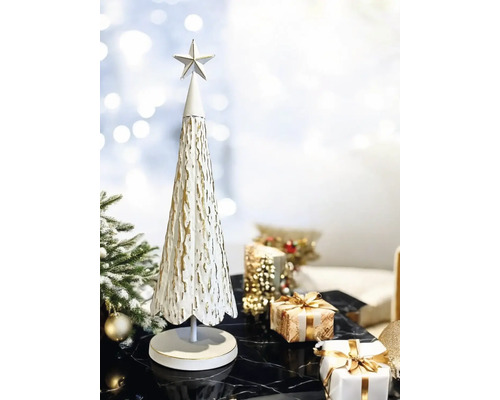 Sapin de Noël décoratif avec étoile sur table avec cadeaux de Noël
