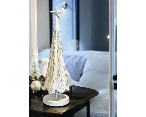 Arbre de Noël décoratif avec étoile sur une table