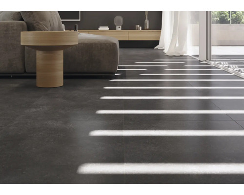 Salon moderne avec carrelage de sol foncé et canapé