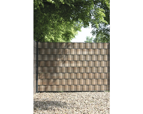 Clôture de jardin en éléments de plastique