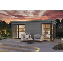 Maison de jardin moderne avec de grandes fenêtres et une terrasse avec mobilier de jardin