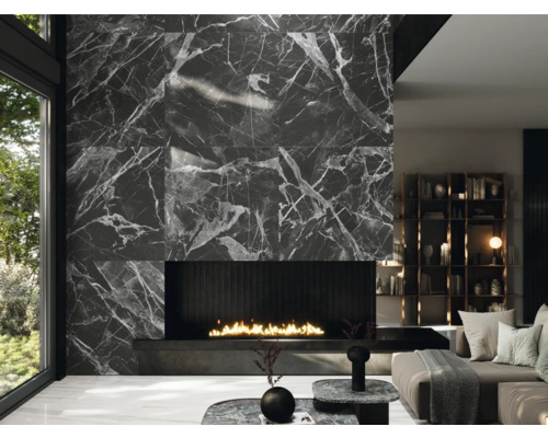 Salon avec cheminée et carreaux muraux imitation marbre