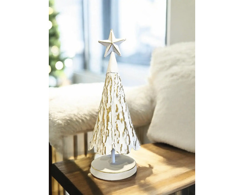 Dekorativer Weihnachtsbaum mit Sternspitze als festliche Tischdekoration