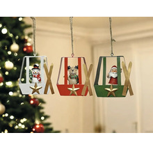 Drei hängende Weihnachtsschmuckstücke in Form von Gondeln mit Motiven von Schneemann, Rentier und Weihnachtsmann