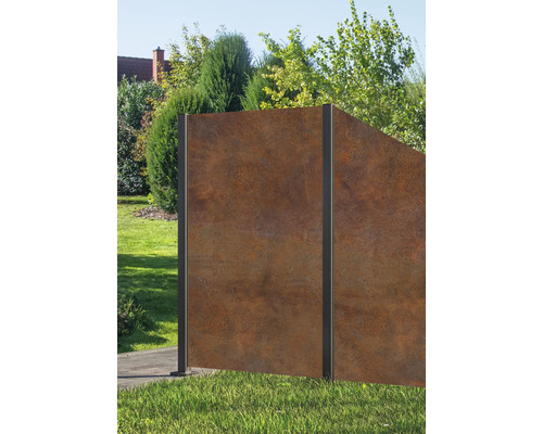 Clôture de jardin métallique aspect rouille pour protéger l''intimité dans le jardin