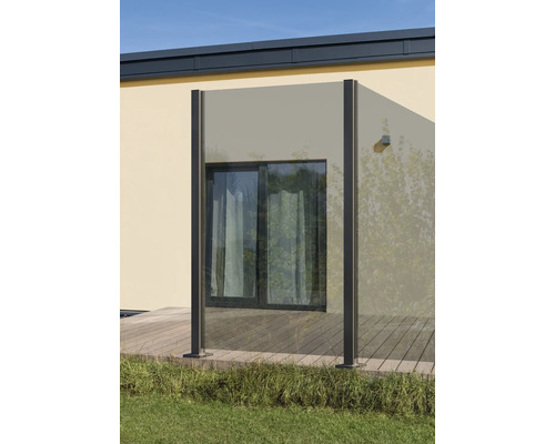 Sichtschutzzaun aus Glas im Aussenbereich