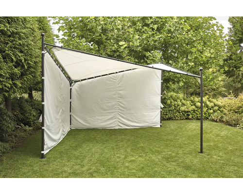 Scène de jardin avec pavillon, y compris les panneaux latéraux en tissu sur la pelouse