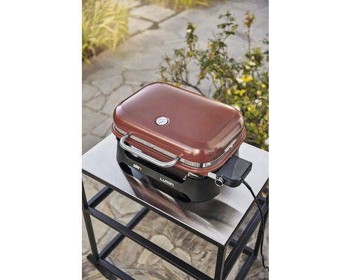 Barbecue électrique Weber Lumin sur une table