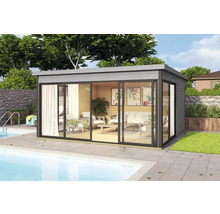 Gloriette de jardin moderne avec portes coulissantes en verre à côté d'une piscine