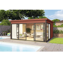 Maison de jardin moderne avec portes coulissantes à côté d'une piscine