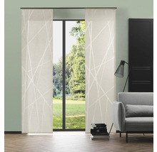 Scène avec des panneaux coulissants devant une fenêtre avec vue sur la verdure.