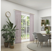 Esszimmer mit Fensterpaneelen, Esstisch und Zimmerpflanzen für eine helle und einladende Atmosphäre.