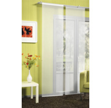 Ambiance d''intérieur décorative avec rideaux coulissants, table et canapé