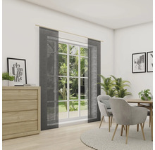 Salle à manger avec rideaux coulissants, table à manger et commode