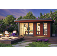 Tonnelle de jardin moderne avec foyer et table de billard à l'intérieur, entourée d'une végétation luxuriante