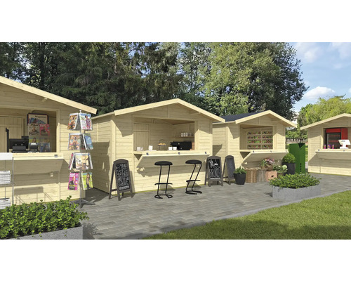 Abri de jardin weka Mori 5 avec plancher 319 x 250 cm naturel Plusieurs stands de vente en bois en extérieur avec comptoirs ouverts, magazines, boissons et ardoises.