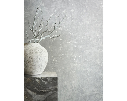 Papier peint décoratif à motifs, combiné avec un vase et une décoration