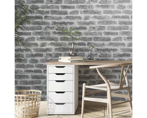 Bureau avec bureau, chaise et mur de briques