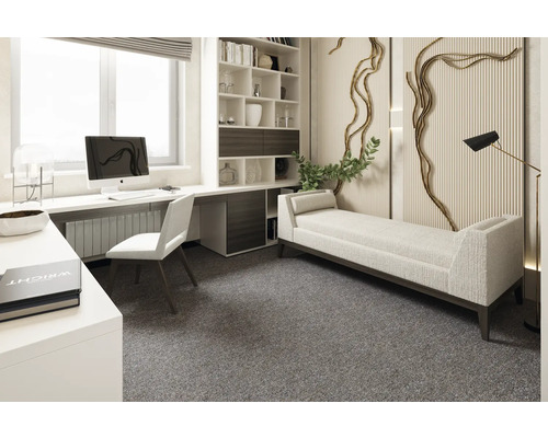 Helles Arbeitszimmer mit Schreibtisch, Regal und Liege