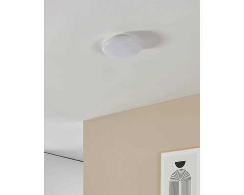 Plafonnier dans la pièce