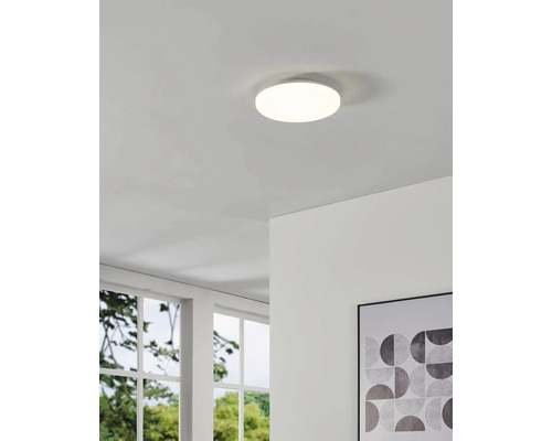 Runde Deckenleuchte an der Zimmerdecke