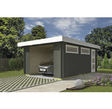 Carport aus Holz mit einem Auto im Inneren und Fenstern.