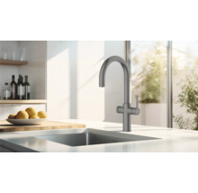 Küchenspüle mit Wasserhahn in modernem Küchendesign