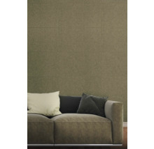 Wandfliesen über Sofa im Wohnzimmer