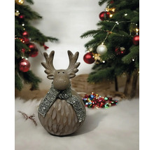 Figurine décorative d''élan avec écharpe devant des arbres de Noël