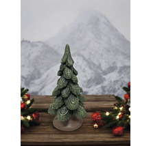 Dekorative grüne Keramiktanne als Weihnachtsschmuck