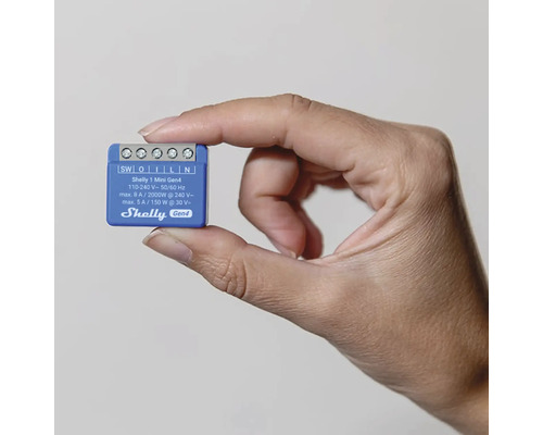 Shelly 1 Mini Gen4 Smart Home Relais in der Hand gehalten