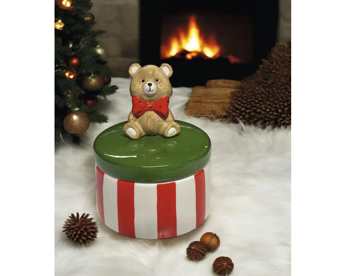 Dekorative Dose mit Bärenfigur auf einem Weihnachtstisch