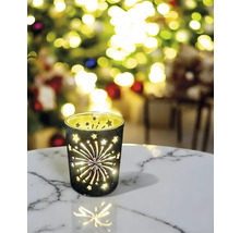 Windlicht aus Glas mit Sternen und Feuerwerksmuster auf einem Tisch