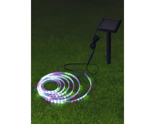 Guirlande lumineuse LED solaire sur gazon avec panneau solaire